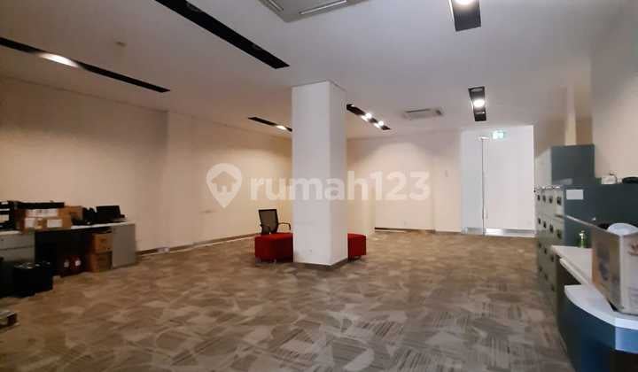 Ruang Usaha Luas Strategis 3 Lantai di Mainroad Dago Kec Bandung Wetan Kota Bandung