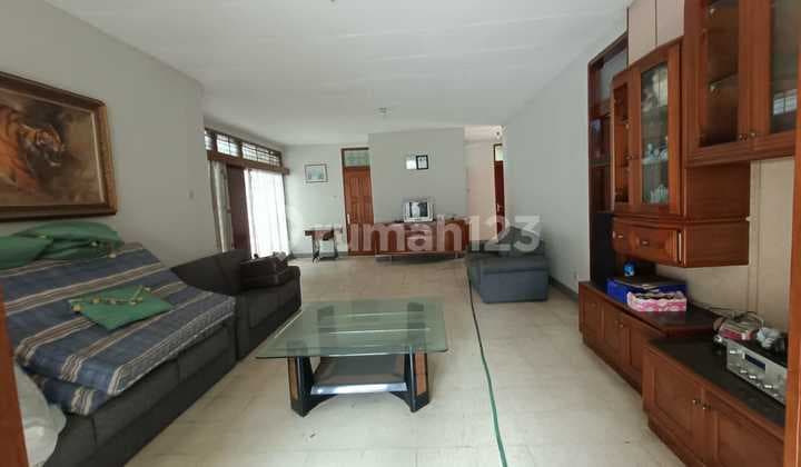 Ruang Usaha / Rumah Klasik Luas Strategis di Suryani Kec Babakan Ciparay Bandung