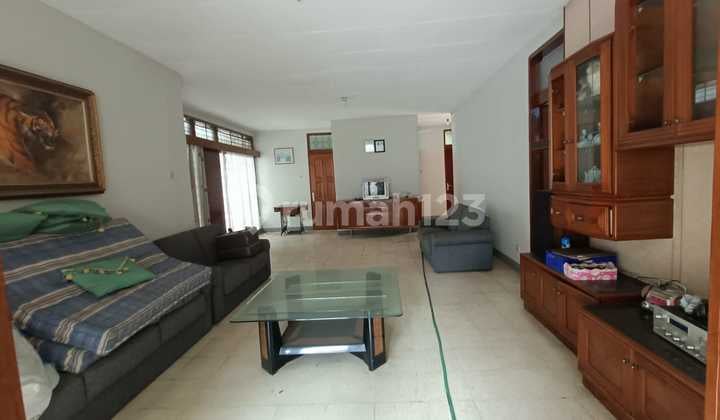 Business Space / Spacious Classic Strategic House in Suryani, Babakan Ciparay District, Bandung