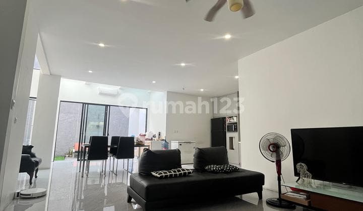 Dijual Rumah Rapih siap huni alam sutera 180m2