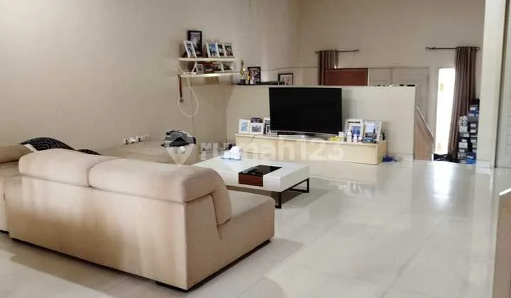 Nice 3-Story House in Taman Grisenda, North Jakarta