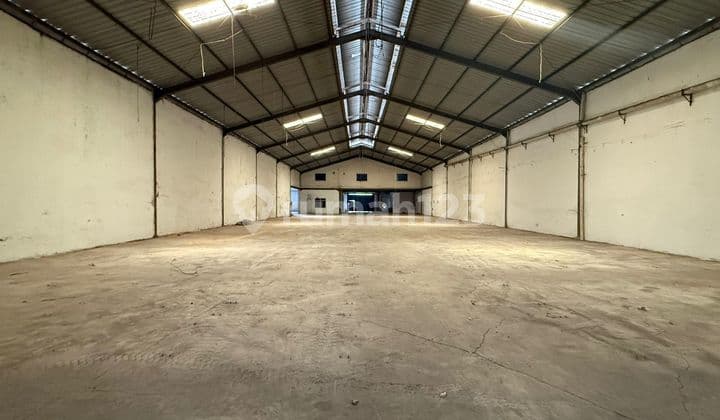 Dadap Indah Beach Warehouse. Neat and ready to use.