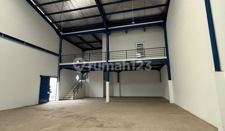 Disewakan Gudang Siap Pakai di Kapuk Kamal. Luas 915M