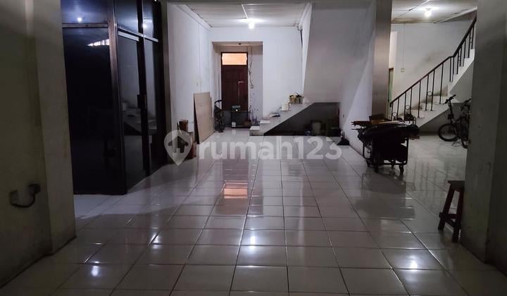 3-story connected shophouse in Pangeran Tubagus Angke, BNI Complex
