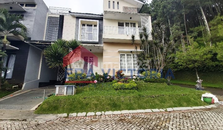 Villa Di Kawasan Kusuma Pinus Kota Batu, Dekat Jatim Park 1