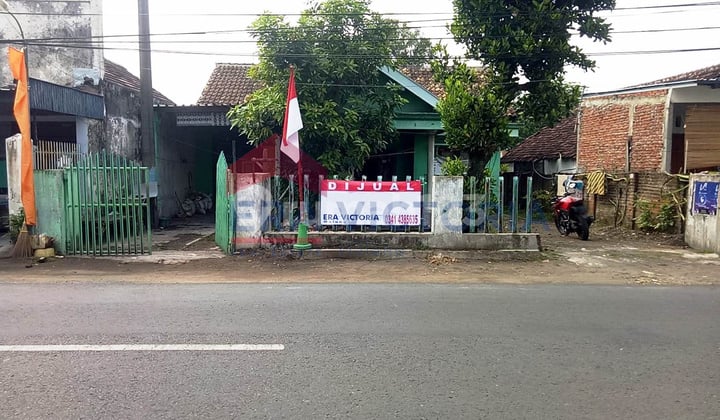 Rumah Pinggir Jalan Kota Kertosono Nganjuk Dekat Rumah Sakit