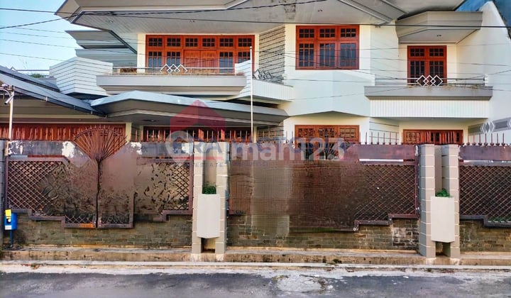 DI Jual Rumah Besar Bangunan Terawat Lokasi di Lowokwaru
