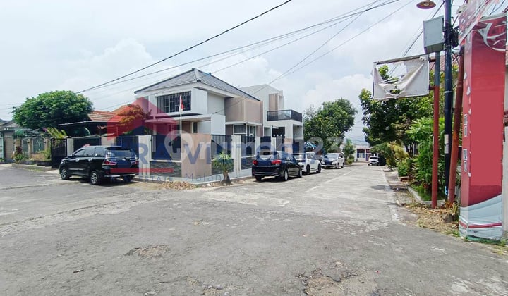 Rumah Lokasi Strategis Dekat Baru Posisi HOOK Dengan Row Jalan Lebar