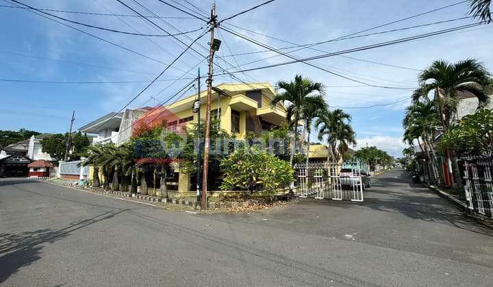 Rumah Hook dengan Keamanan 24 Jam Nyaman, Tenang dan Dekat Kota