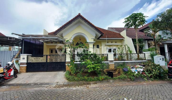 For Sale: Cool and Green Tidar Peak Home, Close to Educational Facilities