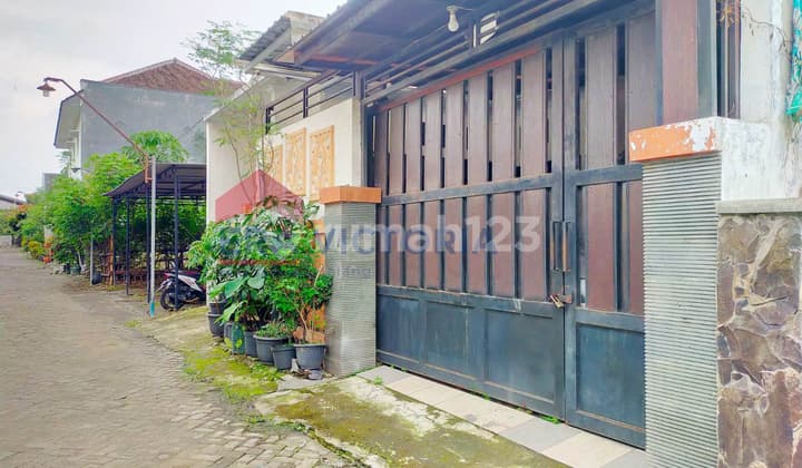 Rumah Strategis Dekat Kampus Cocok untuk Tempat Tinggal atau Kost