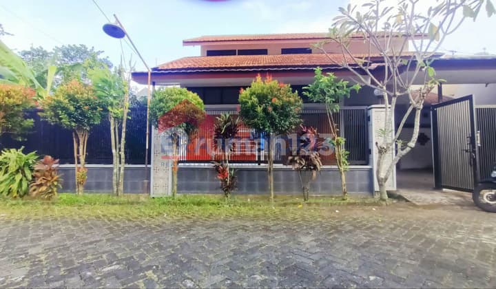 Akses Mudah ke Jalan Raya Surabaya-Malang dan Fasilitas Lengkap