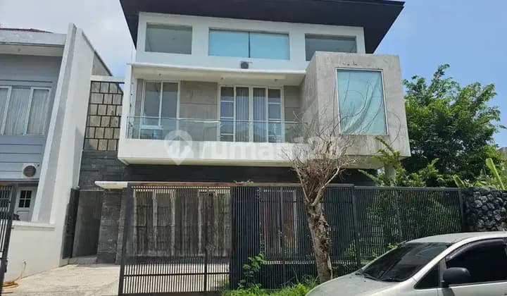 Rumah san antonio hook minimalis pakuwon city