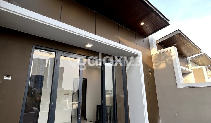 Rumah Mewah 3 Lantai Dukuh Kupang Timur Baru Gress