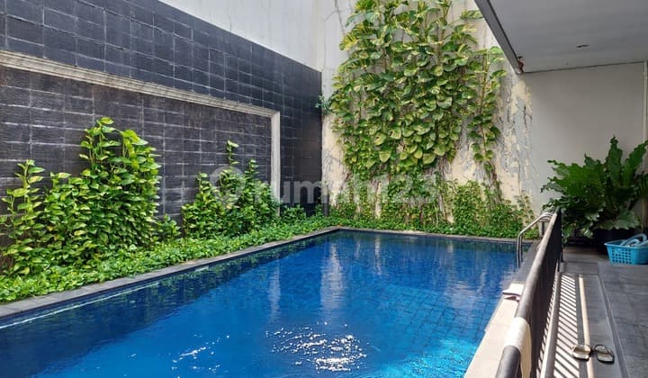 Luxurious House in Elite Complex Pondok Indah, Comfortable Environment