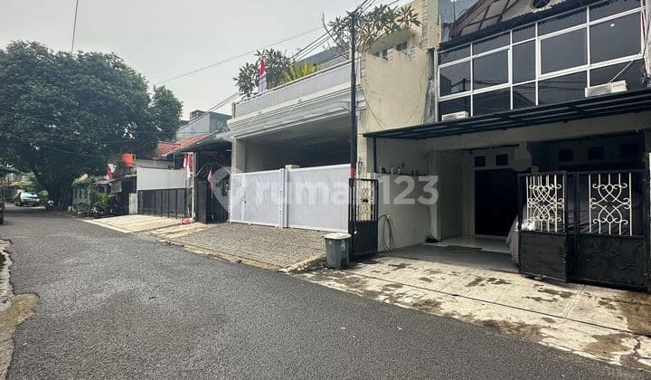 Rumah Lama Layak Huni Area Bebas Banjir 5 Menit Ke Scbd