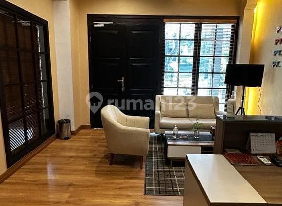 Disewakan Rumah Cocok untuk Cafe Kantor Tinggal di Menteng Jakpus