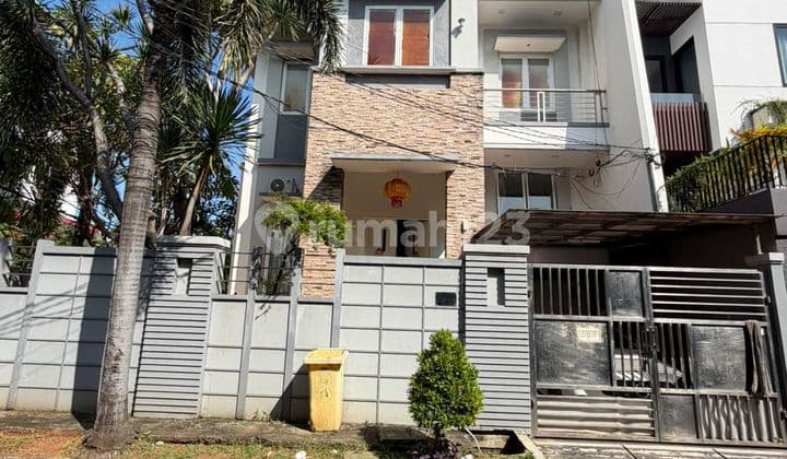 Disewakan Rumah Luas Hook Furnished di Sunter Jakarta Utara