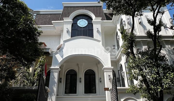 Dijual Rumah Mewah dengan Kolam Renang di Pondok Indah Jaksel