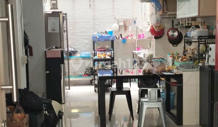 Dijual Rumah 2 Lantai Dekat Sekolah Tarakanita dan Stella Maris