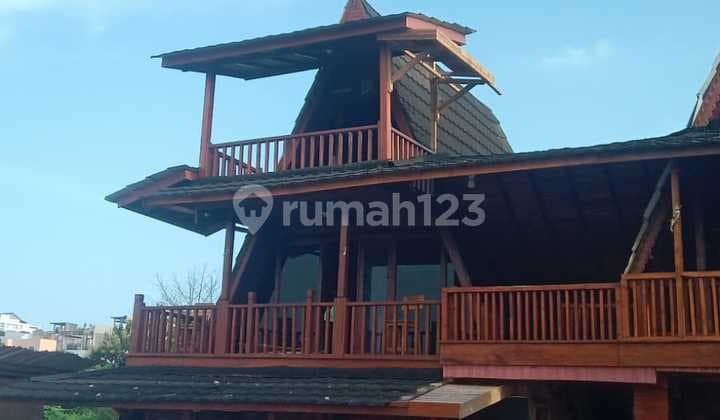 Disewakan Villa Unik Aksen Kayu Dekat Gwk Ungasan Bali