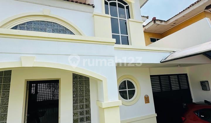 For Sale Rumah Depan Taman Investasi Terbaik