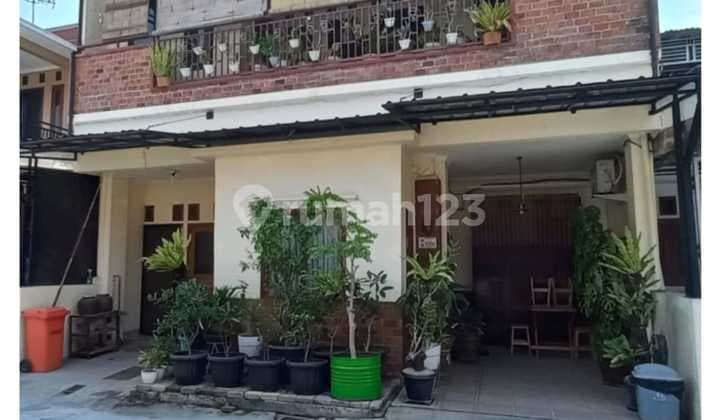 House for Sale in Jagakarsa, South Jakarta, Good Condition, Ready to Occupancy.