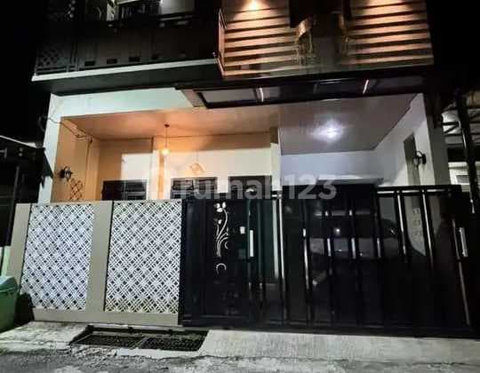 Rumah di Cinere, Depok, Hadap Barat Daya, SHM