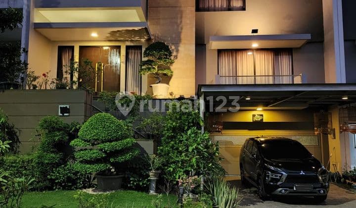 Rumah 3 Lantai Bagus Furnished HGB di Golf Island, Jakarta Utara
