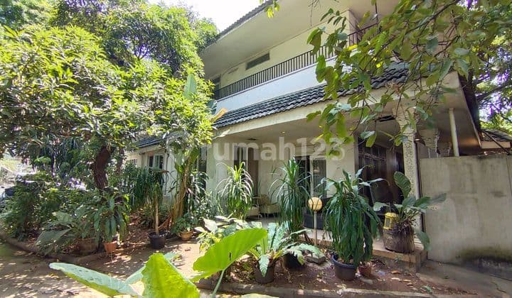 Rumah Lama 2 Lantai Hoek Area Elite Di Kebayoran Baru