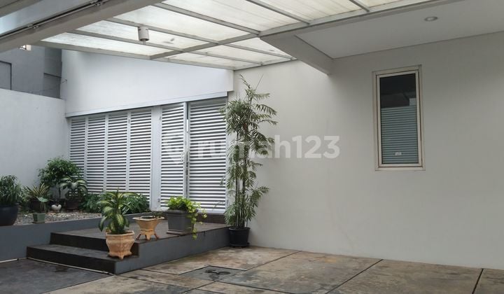 Rumah Minimalis Modern 2 Lantai di Kebayoran Baru