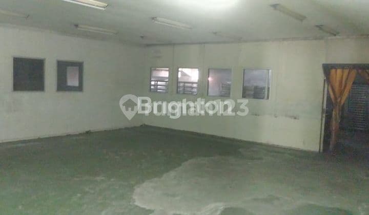 GUDANG DI KOMPLEK PERGUDANGAN BANDARA MAS