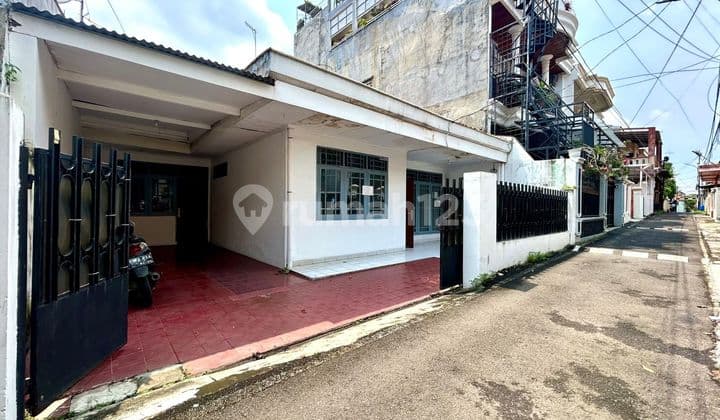 Rumah Hitung Tanah di Tebet Timur, Akses Jln 1 Mobil, Shm, Luas Tanah 149 m2