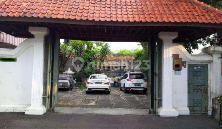 Jarang Ada, Rumah di Tebet Luas Tanah 1400 M2, Akses Jalan 3 Mobil, Lingkungan Tenang