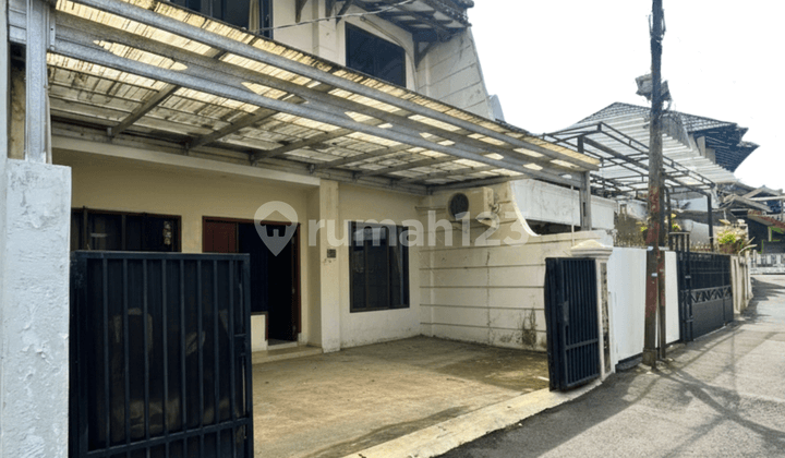 Rumah di Tebet Barat Siap Huni, Akses Jalan 1 Mobil