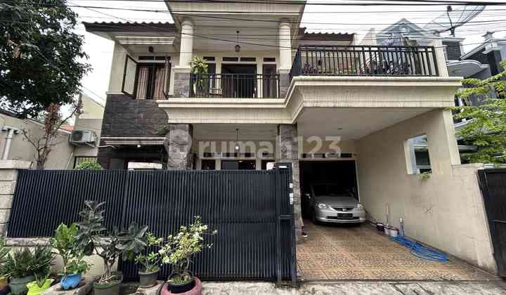 Rumah 2 Lantai Siap Huni di Tebet, Akses Jln 2 Mobil