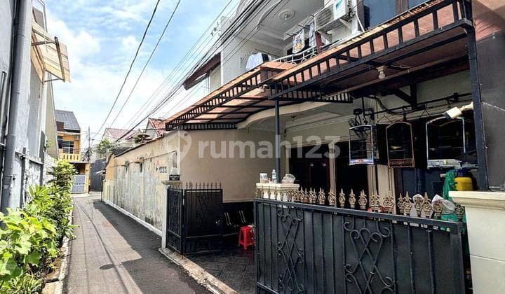Rumah 2 Lantai Di Tebet Barat Dekat Jalan 2 Mobil