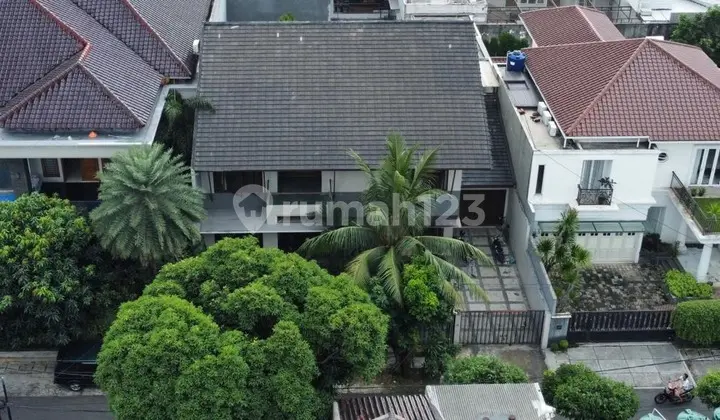 Pancoran Tropical House Dalam Komplek