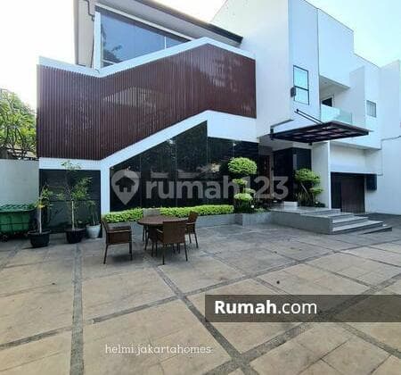 Tebet Barat, Rumah Mewah Ada Kolam Renang Besar, Akses Jalan Besar