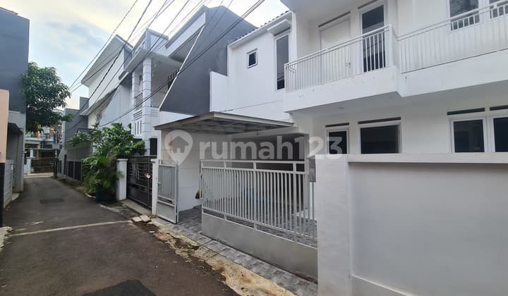 Tebet Barat, Rumah Siap Huni, Akses Jalan Dekat 2 Mobil