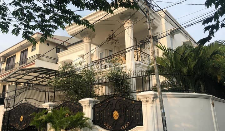 Tebet, Luxurious Ready-to-Occupy House, Fully Furnished, 3-Car Road Access