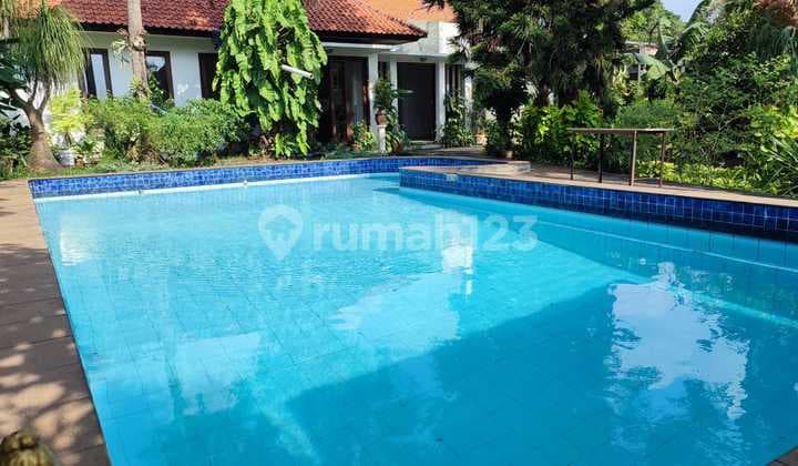 Lingkungan Tenang di Jl Bangka 1490 M2 Desain Tropical + Pool