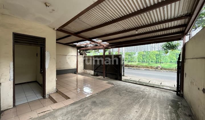 Area Komersial, Rumah Akses Jalan Lebar di Pal Batu Raya, Tebet, Seberang Cassablanca Mansion