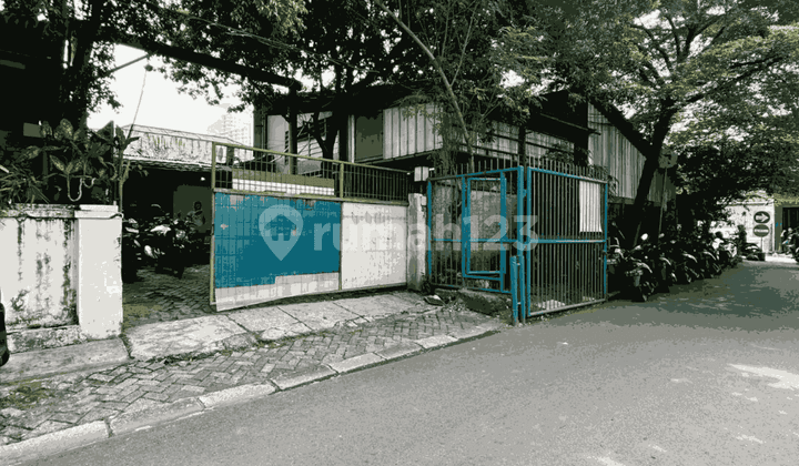 Rumah Hitung Tanah di Tebet, Posisi Hoek Dekat dengan Mall Kokas