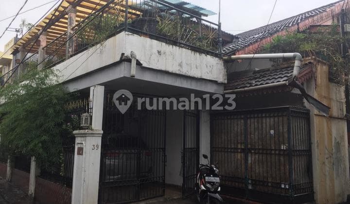 Rumah Lama Siap Huni Akses Jalan 1 Mobil Nyaman Untuk Hunian