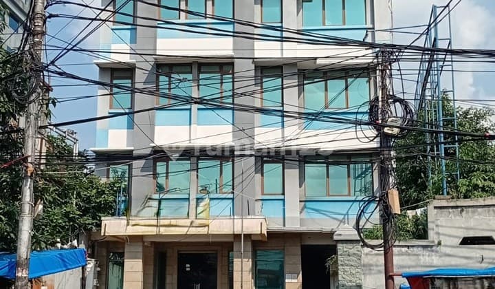 Gedung di Salemba Office Building, Lokasi Strategis Dekat Ke Stasiun Kramat, Dekat Ke Taman, Cocok Untuk Bisnis/Kantor, Akses Jalan Raya.
