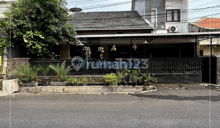 Rumah Lama Siap Huni di Tebet Barat, Akses Jalan 3 Mobil