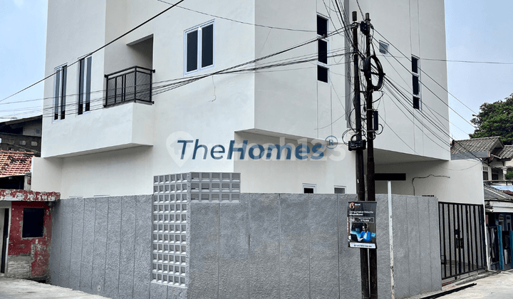 rumah di kebon baru, akses jalan 2 mobil