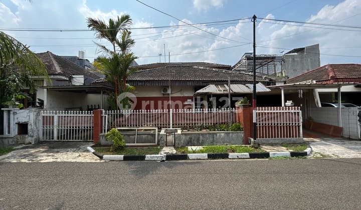 Rumah Lama di Dalam Komplek Kalibata Akses Jalan 2 Mobil