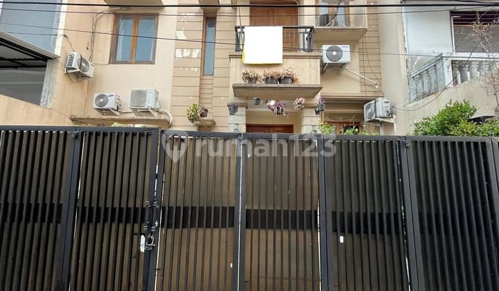 Rumah Siap Huni Design Minimalist Di Tebet Timur